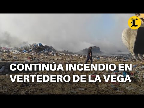 CONTINÚA INCENDIO EN VERTEDERO DE LA VEGA POR FALTA DE EQUIPOS PARA SOFOCARLO, DICEN BOMBEROS