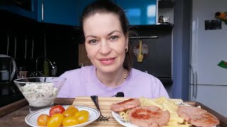 МУКБАНГ МАКАРОНЫ, ЖАРЕНАЯ КОЛБАСА, САЛАТ С КАЛЬМАРАМИ, СОЛЕНЬЯ/MUKBANG HALK FAMILY ЕДА