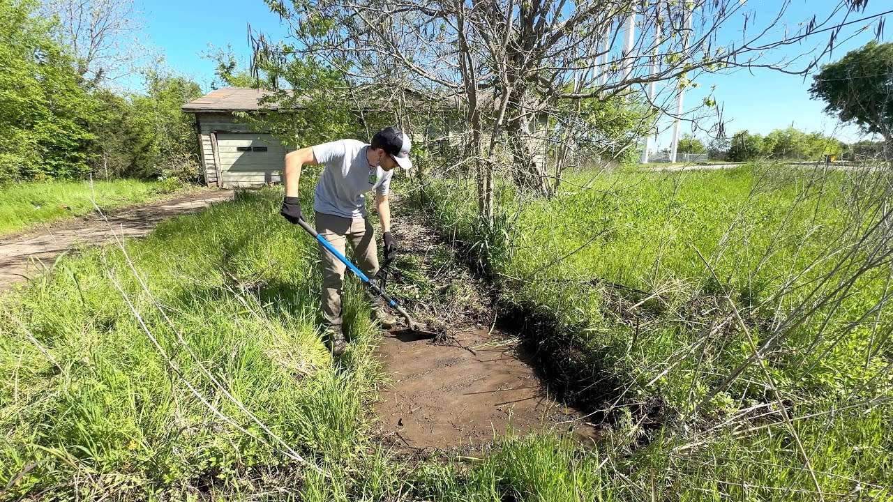 Age CAUGHT UP with the owner leaving this yard UNTOUCHED for 5 YEARS