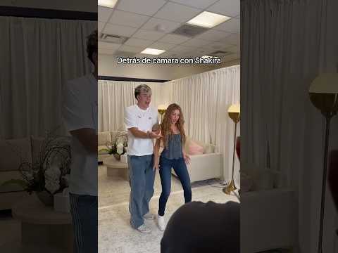 BEHIND THE SCENES! ⚽️✨ Shakira bailando DAI DAI con Apolo #Shakira #Shorts