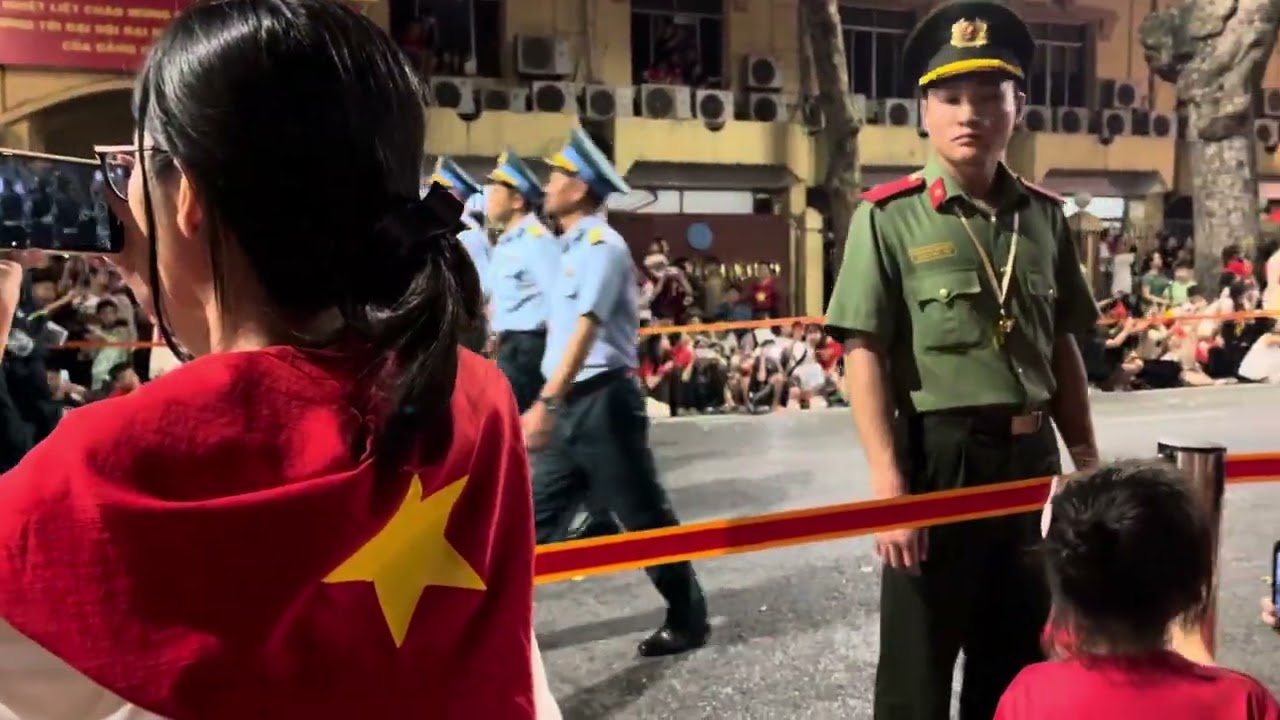 lần đầu tiên đi xem diễu binh (p1)