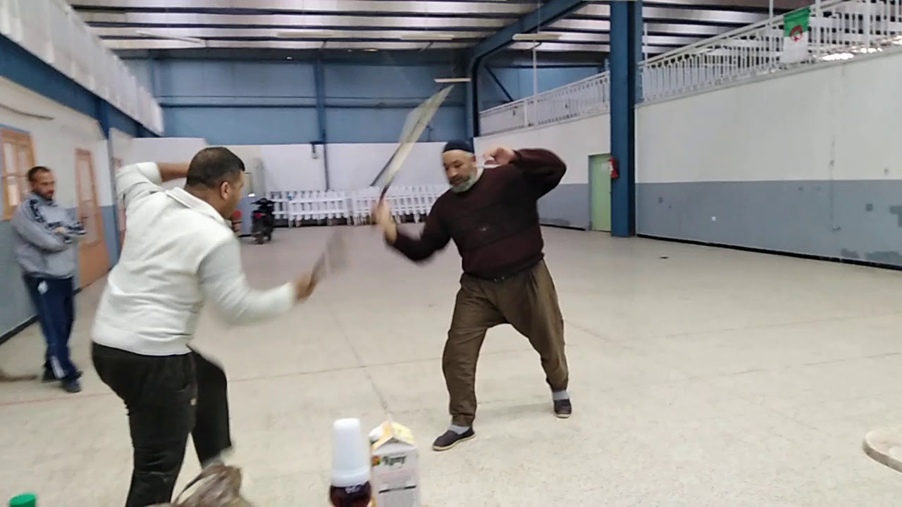 قاعه رياضه العصا تقليديه لي شيخ العربي الشلف