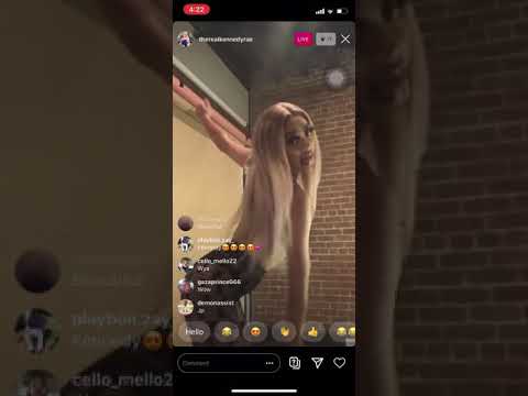 Kennedy Rae twerking at her photo shoot on ig live😍