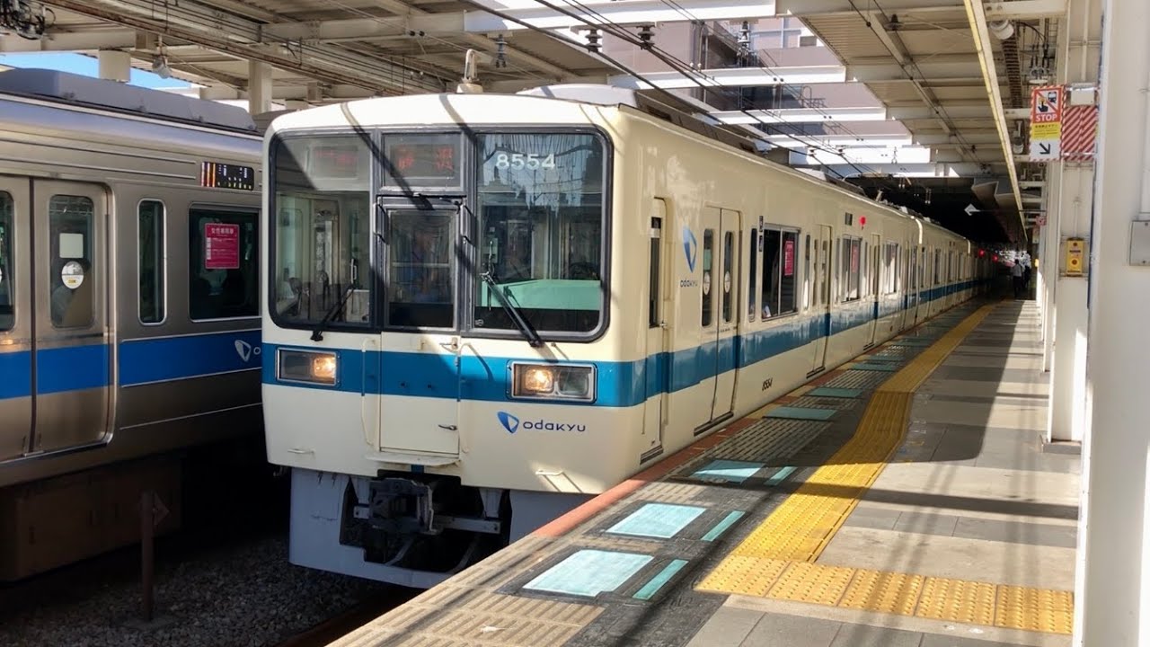 小田急 8000形 8059F+8254F 快速急行 藤沢行き 町田駅 - YouTube