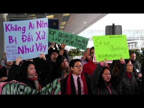 Video: Protestano Per Il Fatto Che United Airlines Non Consente A Due Ragazze Di Prendere Un Volo