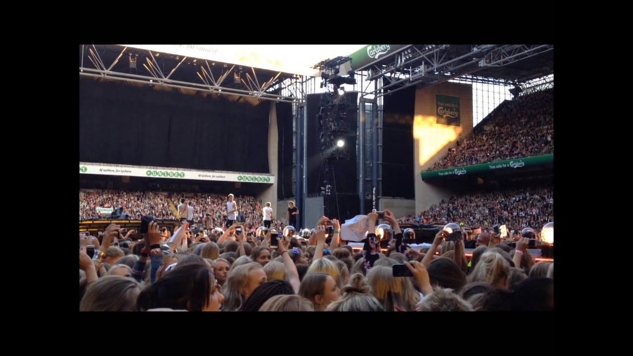 One Direction - Happily (WWA Tour Denmark - Copenhagen 16/06-14)