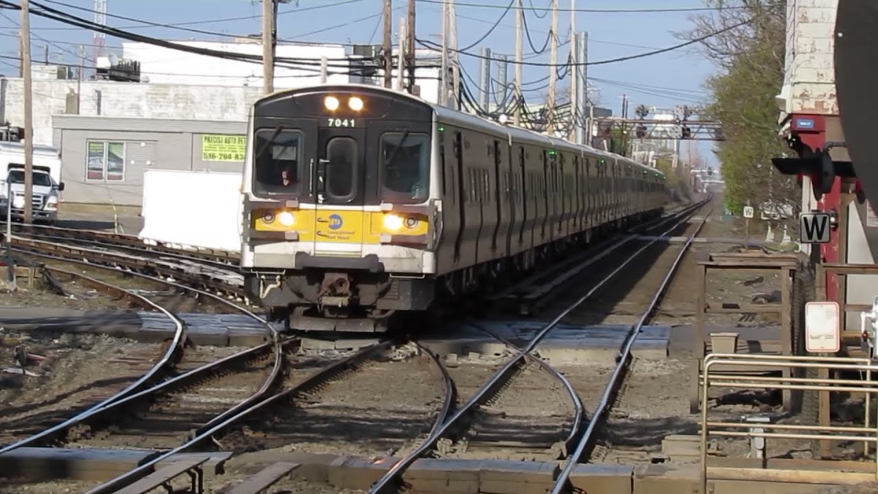 LIRR: A Wonderful Friday Rush Hour In Mineola
