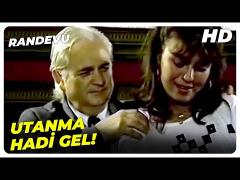 Randevu - Filiz Gazeteciyi Oyalamak İçin Baştan Çıkarmaya Çalışıyor! | Filiz Taçbaş Eski Türk Filmi