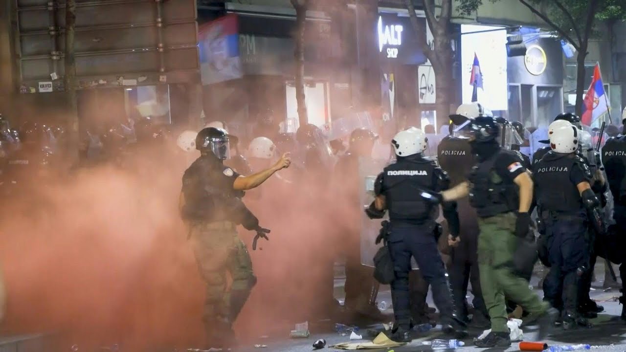 Clashes with police after 140,000 rally in Belgrade | AFP