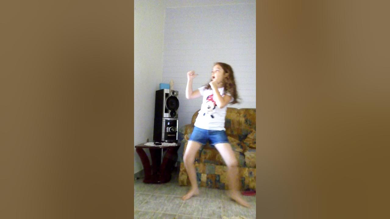 Minha prima Letícia dançando funk do MC Kevinho grave bater - Bia brincadeiras