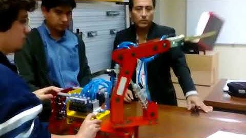 Acc neumático de un brazo robótico con PLC - AVILES TORRES