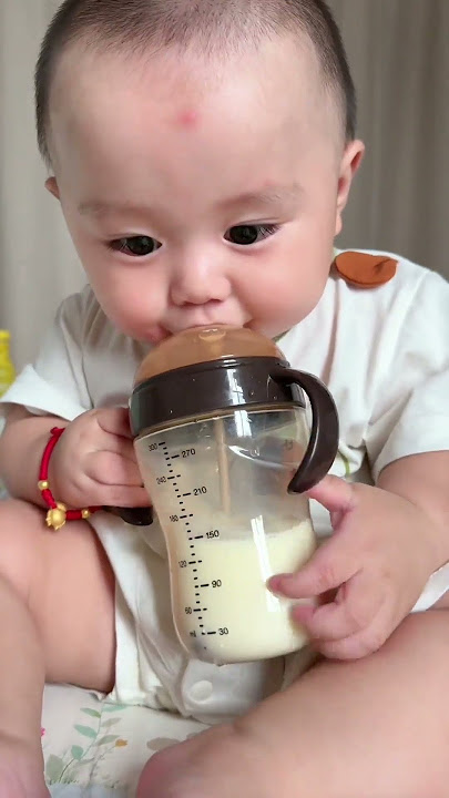 Baby, my grandma#eight-month-old baby#human cub#baby drinking milk#cute baby