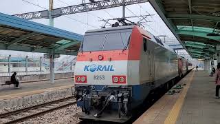Mar 29, 2024 KORAIL Jeolla Line(train for Yeosu-EXPO) Mugunghwa train approaching in Seodaejeon