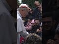 Emotivo encuentro del PAPA con los ENFERMOS en la gruta de LOURDES del VATICANO #SHORTS