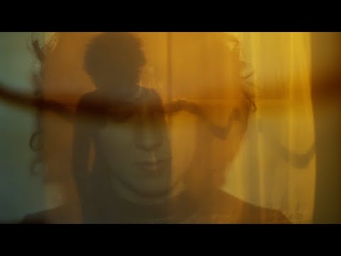 Laura Cahen - La complainte du soleil (Official Music Video)