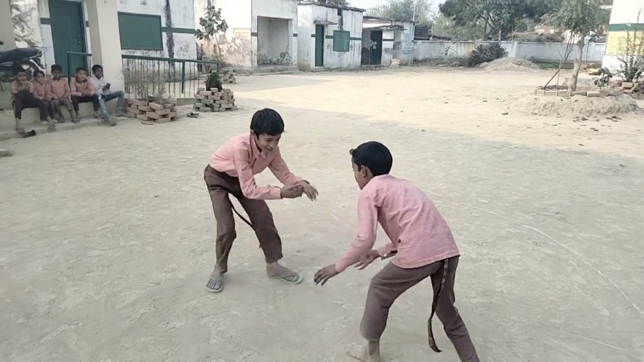 गतिविधि 🐒 पूंछ पकड़।🐒