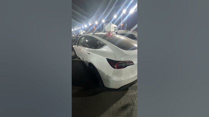 SCRAP Tesla 😲 in Dubai! #dubai #automobiles #scrapyard #mechanic #tesla #dubaicars