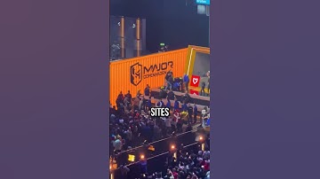 KICK STREAMER RUNS ON CS2 MAJOR STAGE!! (BREAKS TROPHY)