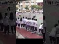 燃爆全场！初中生篮球赛最后4秒，男生从后场投中超远三分球，逆转比分翻盘。