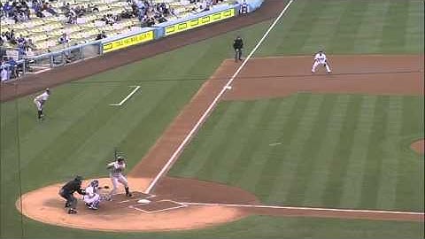 2012/05/25 Altuve scores on error