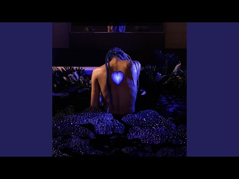 Youtube: Horsefly & Bee / QUEEN BEE