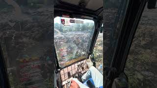 The atmosphere inside the Sumitomo heavy equipment is comfortable and can fit 2 people.