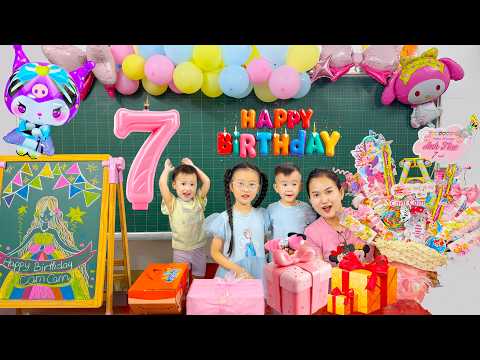 Changcady tổ chức sinh nhật cho em Cam ở lớp học, bất ngờ được cô giáo tặng bó hoa bánh kẹo