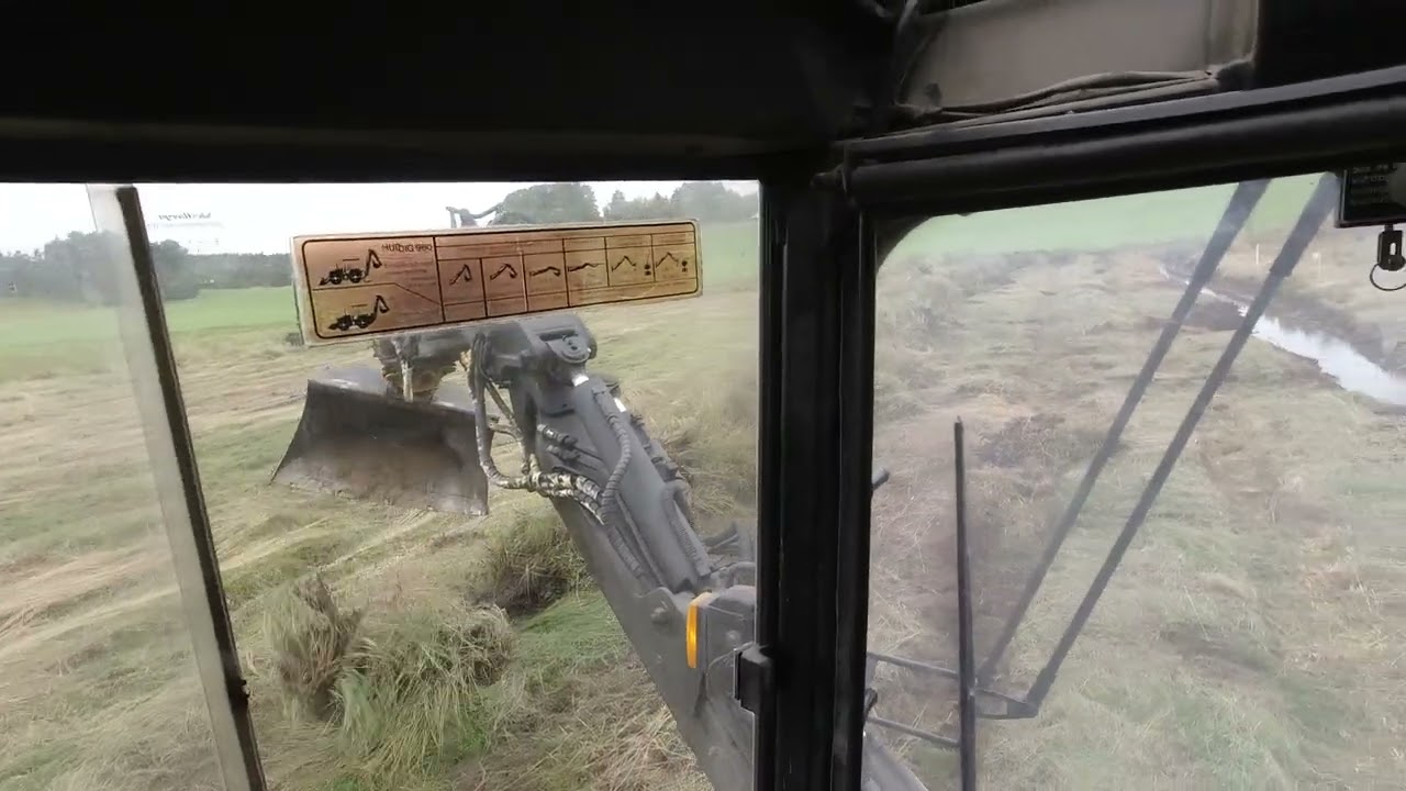 Huddig 960 rensar dike