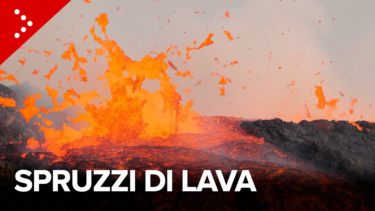 Etna, gli spruzzi di lava: attività spattering ed apertura nuova bocca effusiva
