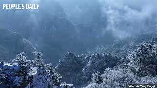 Dive into a fairy world of snow and rime in Laojie Ridge in central China