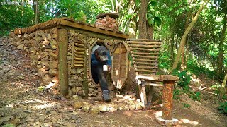 Bushcraft Building Complete A Warm Survival Shelter In Wild