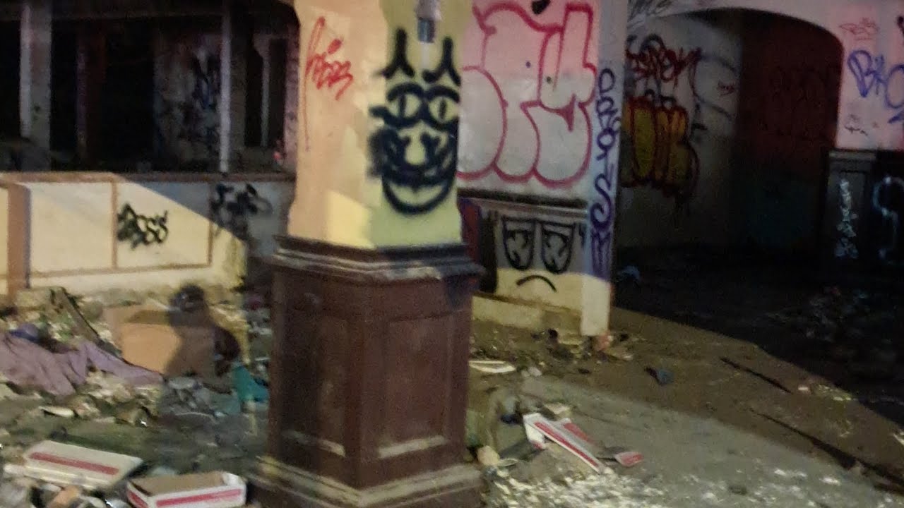 Hotel lujoso abandonado de los años 80