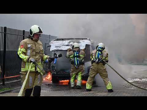 P1 09-5631 busje brand volledig uit in Vianen