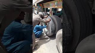 Tyre change on hard shoulder