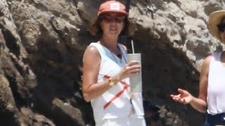 Kristen Wiig Caught By Paparazzi In Bikini! 👙