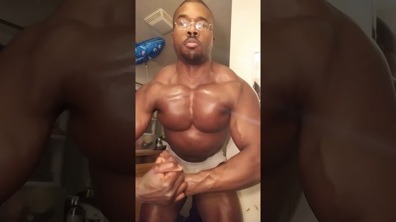 Pec Dance natural bodybuilder posing - YouTube