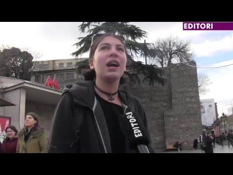 გამოკითხვა  - პირადი ცხოვრების ამსახველი კადრები