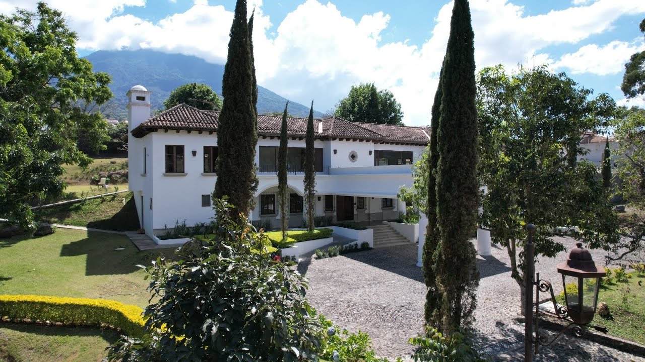 HOUSE FOR SALE IN ANTIGUA GUATEMALA, SANTA DELFINA GATED COMMUNITY