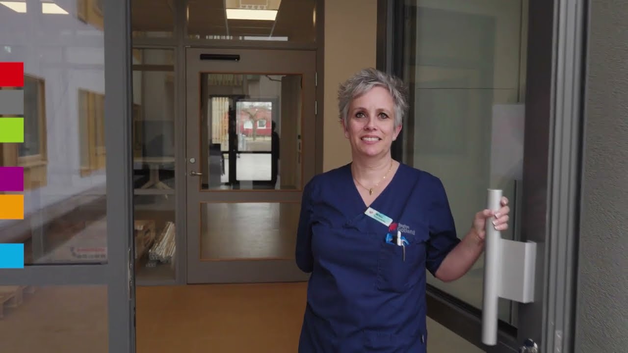 Följ med in till korttidsboendet i Visby