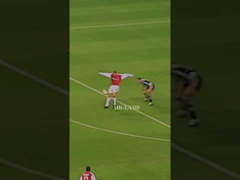 هدف دينيس بيركامب