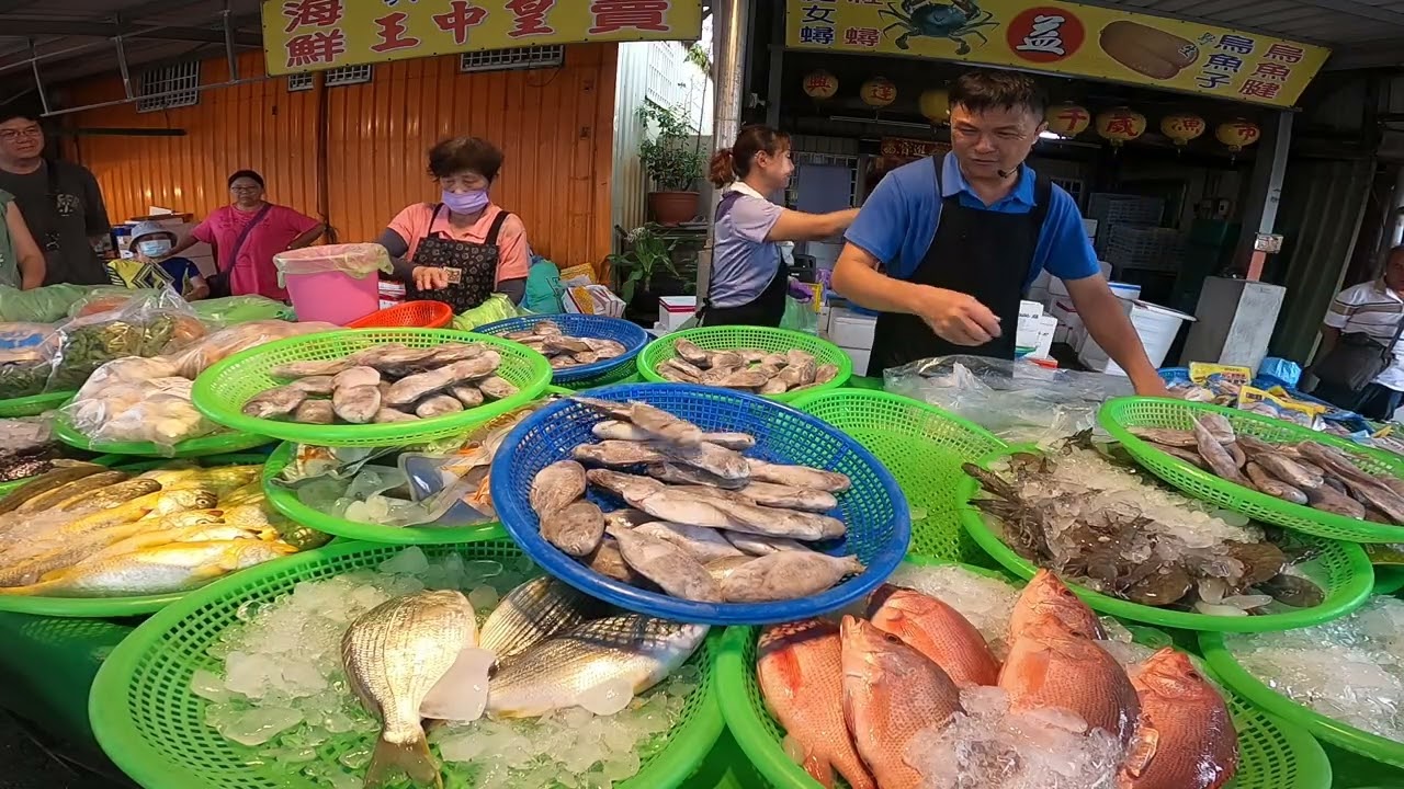 來這邊就是要你感受一千當六千花的感覺 興達港觀光漁港海鮮拍賣興達王中皇海鮮叫賣