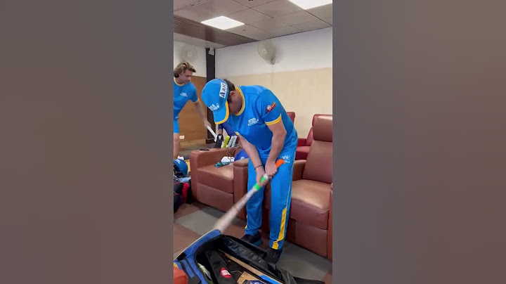 3.4Cr views! | Sachin Tendulkar prepares his bat for RSWS | सचिन तेंडुलकर अपने बैट को तैयार करते हुए