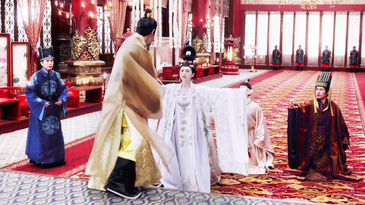 Принца собирались казнить, но Золушка спасла его словом.