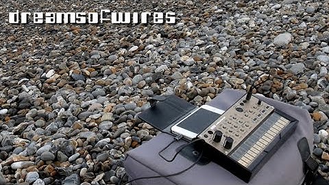 Volca on the beach - Volca Keys & Loopy HD (field recording/outdoor performance)