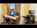 Comment construire un mur  lattes de bois avec un bureau pc flottant  