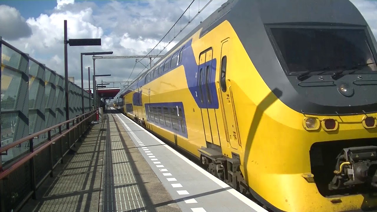 Treinen op station Almere Muziekwijk 11-7-2020