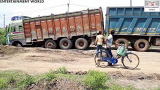 Tata Motors Lpt 3118, 12 Wheeler Stuck Pushed By Tata LPK 3118 Tipper.(, 2017-08-29T09:37:23.000Z)