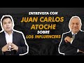 Jorge Gil y Juan Carlos Atoche conversando sobre los Influencers en las redes sociales.