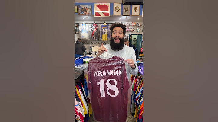 Buscando camisetas de fútbol vintage con @ladistino #argentina #futbol #camisetasdefutbol