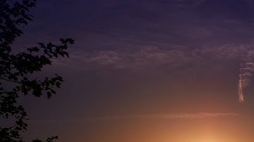 Aircraft contrails forming cirrus clouds (time-lapse)
